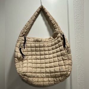 Free movement puffer tote